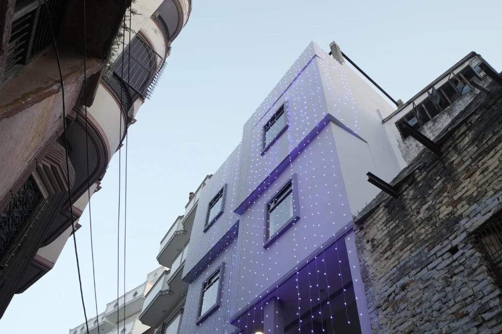 Cheap hotel room in varanasi